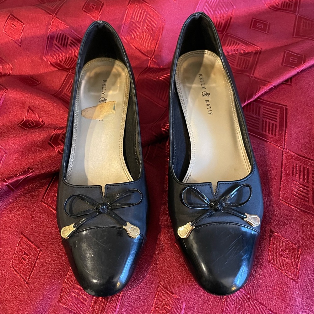 Kelly & Katie Black Low Heels with Bow Detail, size 7